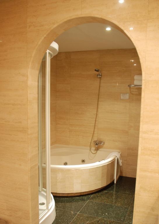 Hostal Los 5 Pinos Madrid Luaran gambar